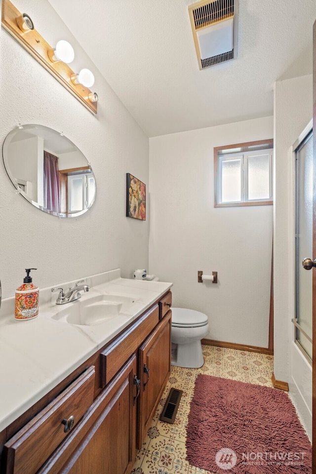 full bathroom featuring baseboards, visible vents, vanity, and toilet