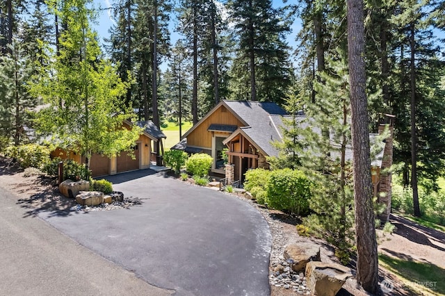 262 Black Nugget Ln, Cle Elum, WA 98922 - view of front of house with asphalt driveway, roof with shingles, and an outbuilding