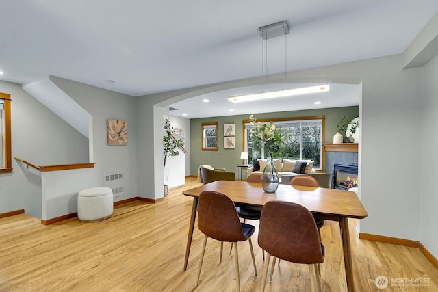 dining area featuring light wood-style floors, recessed lighting, and baseboards