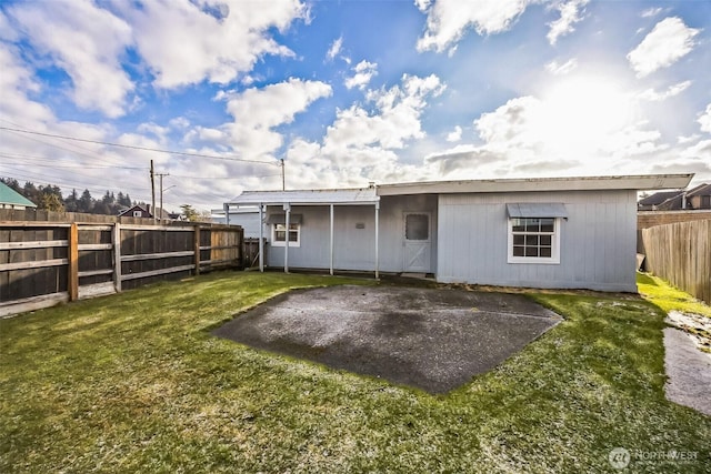 back of house featuring a yard