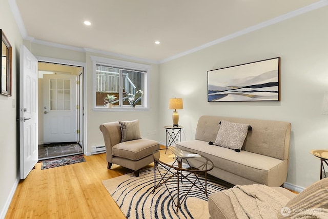 living room featuring recessed lighting, a baseboard heating unit, wood finished floors, baseboards, and crown molding