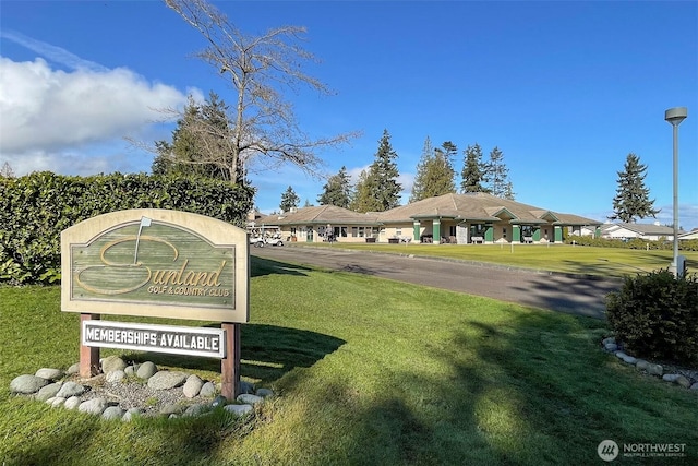 community sign with a lawn