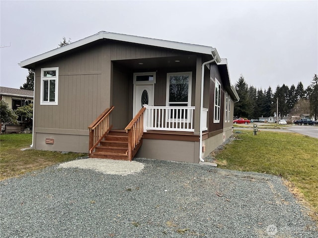 manufactured / mobile home with a front lawn