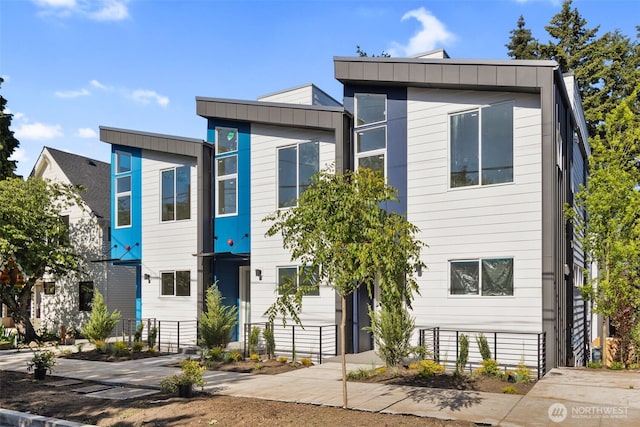 4518B 33rd Ave S, Seattle, WA 98118 - view of contemporary home