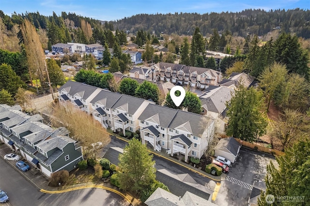 birds eye view of property featuring a forest view and a residential view