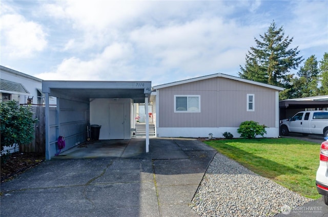 view of front of home featuring a front yard and driveway