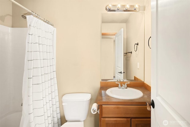 211 Broadway St, Cle Elum, WA 98922 - full bathroom featuring toilet, shower / bath combo, and vanity