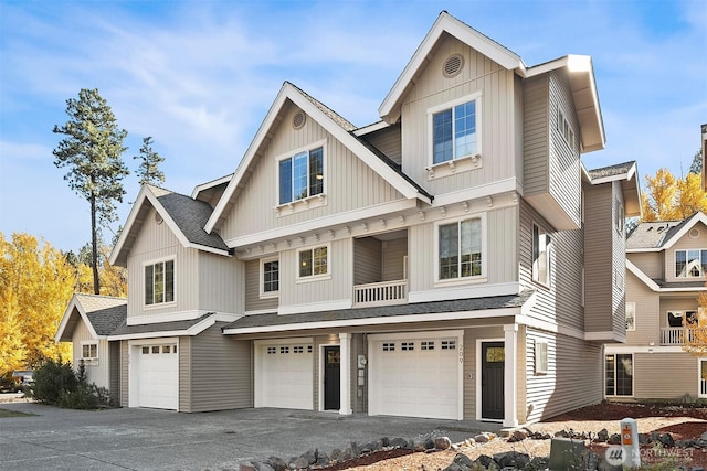 211 Broadway St, Cle Elum, WA 98922 - view of front facade with a garage