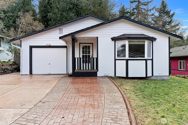 view of front facade featuring a garage and a front lawn