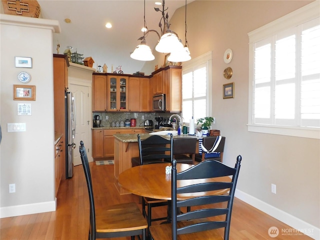 2611 Sea Crest Ave N, Long Beach, WA 98631 - dining space featuring a chandelier, light wood-style floors, and recessed lighting