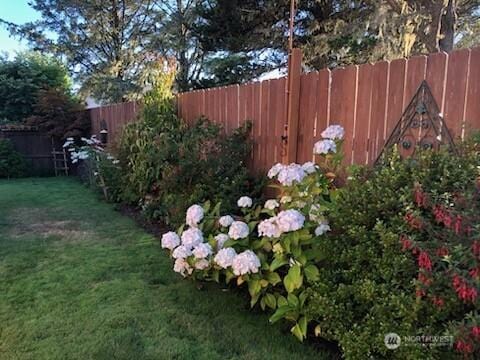 2611 Sea Crest Ave N, Long Beach, WA 98631 - view of fenced backyard
