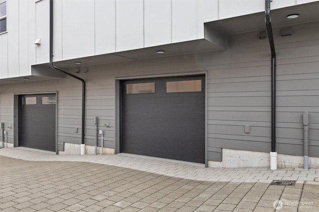 garage featuring decorative driveway