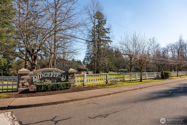 community / neighborhood sign featuring fence