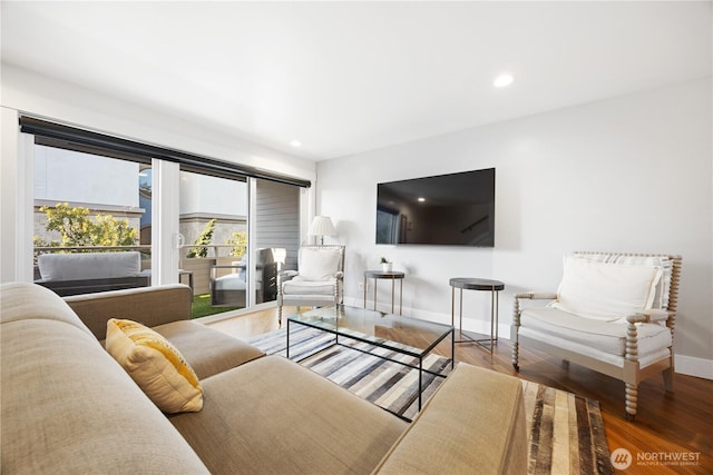 living area featuring recessed lighting, wood finished floors, and baseboards