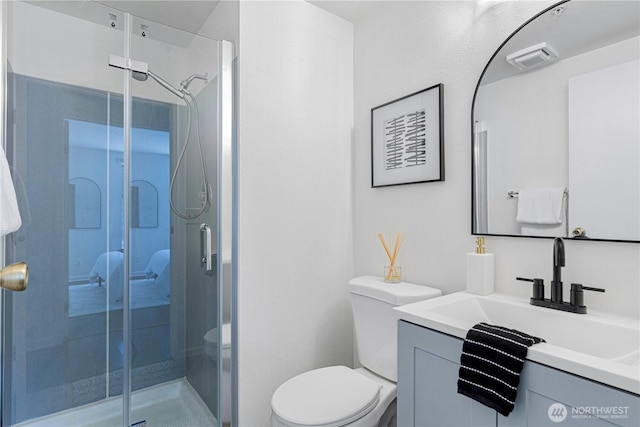 full bath featuring visible vents, toilet, a shower stall, and vanity