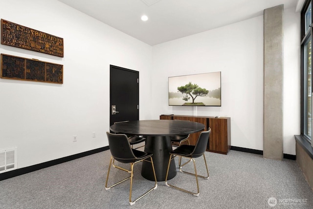 dining space featuring recessed lighting, visible vents, light carpet, and baseboards