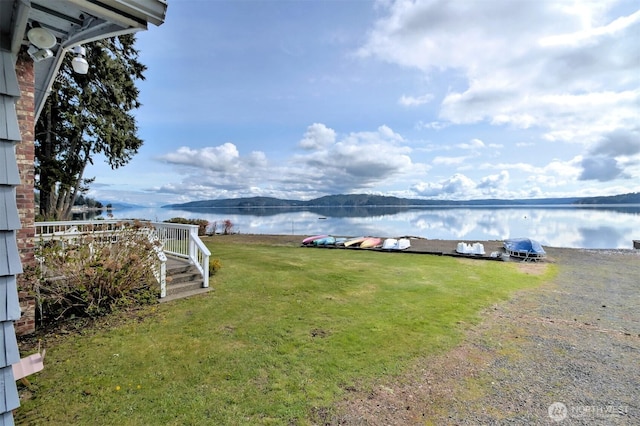 view of yard featuring a water view