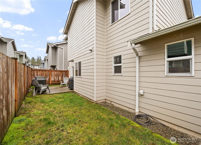 view of yard featuring a patio area