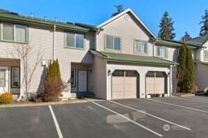 view of front of property featuring uncovered parking