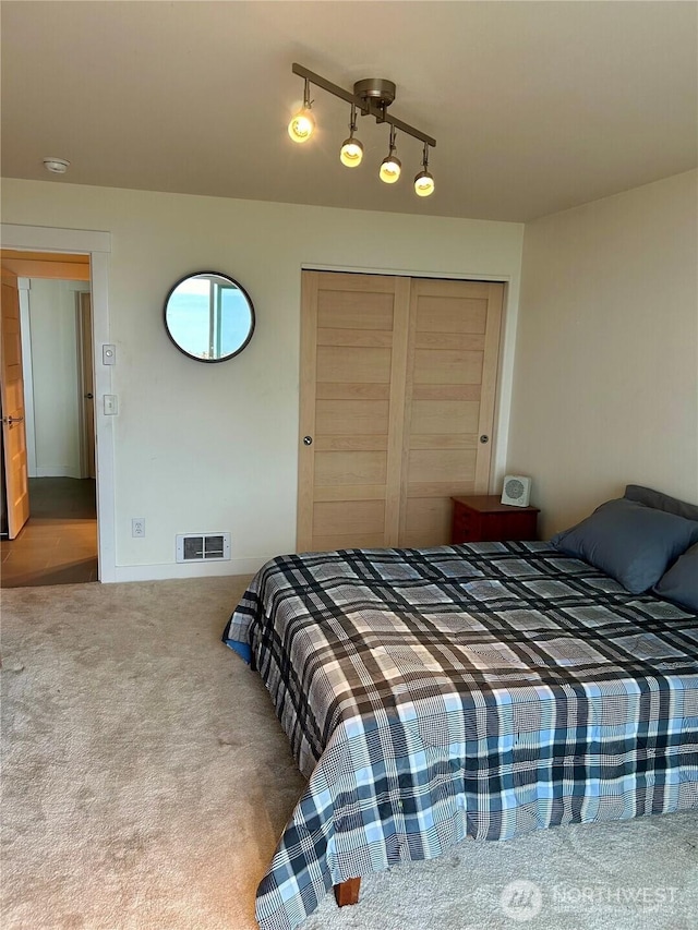 bedroom featuring carpet floors and a closet