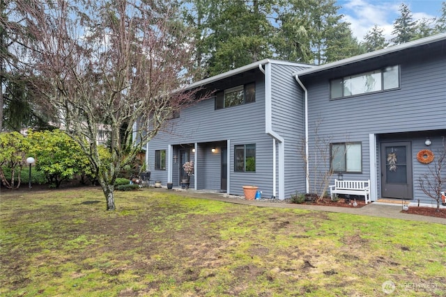 view of front facade with a front lawn