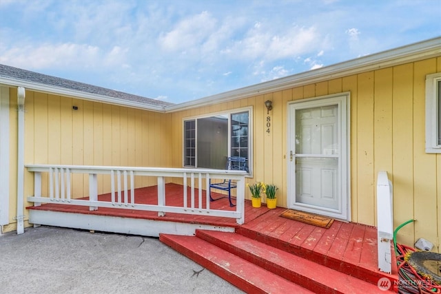 entrance to property featuring a wooden deck