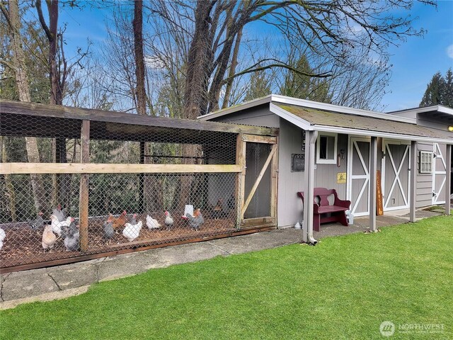 view of poultry coop with a lawn