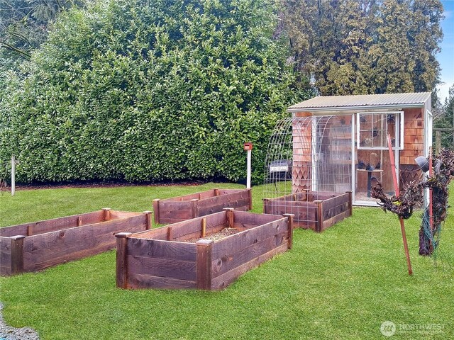 view of yard with a vegetable garden