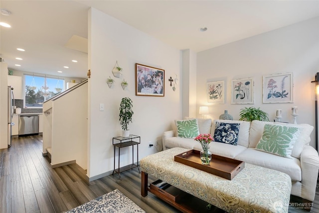 living area featuring dark wood-type flooring, recessed lighting, and baseboards