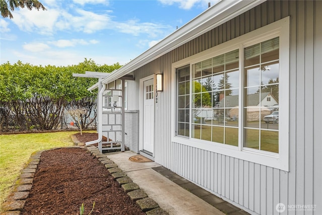 entrance to property with fence