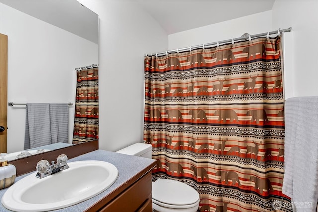 bathroom with toilet, a shower with shower curtain, and vanity