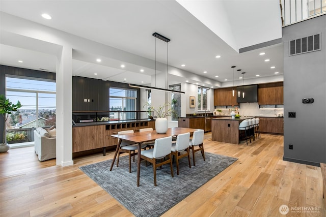 dining space featuring light wood-style floors, visible vents, and recessed lighting