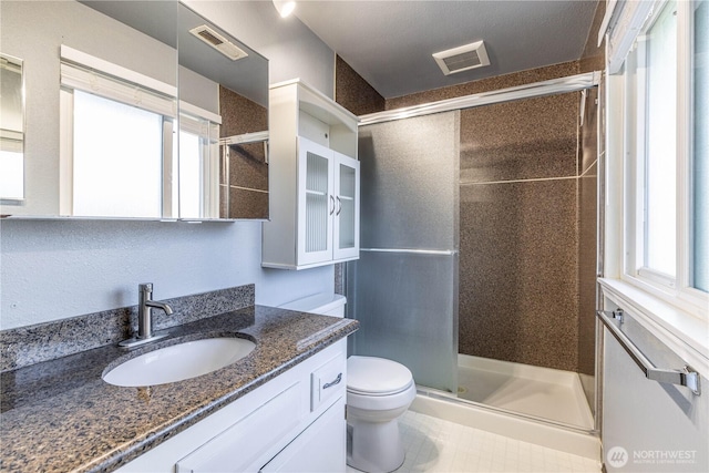 full bathroom featuring a wealth of natural light, vanity, and visible vents