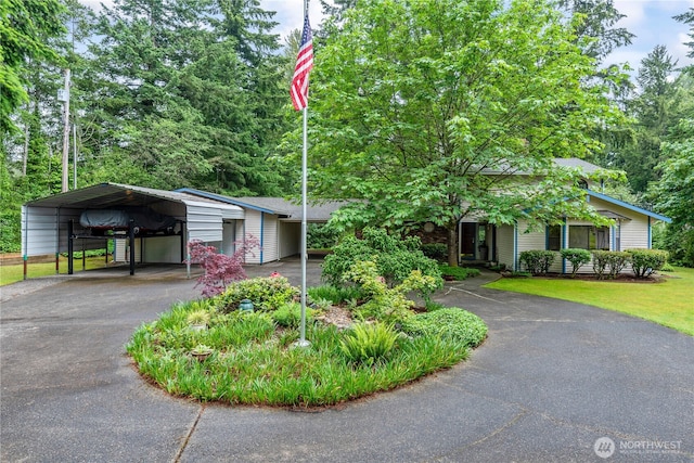 view of front of home featuring aphalt driveway, a carport, and a front lawn