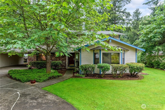 view of front of house with a carport and a front lawn