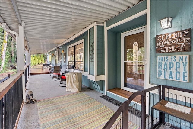 deck with entry steps and covered porch