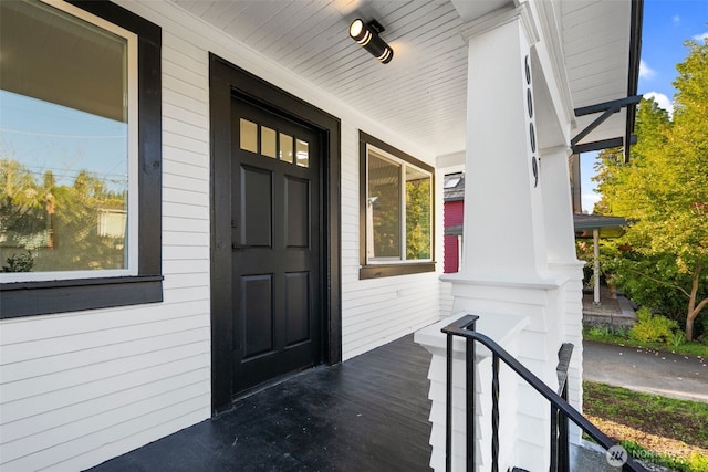 property entrance with covered porch