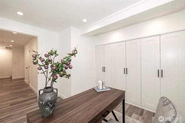 office featuring dark wood-style floors, recessed lighting, and baseboards