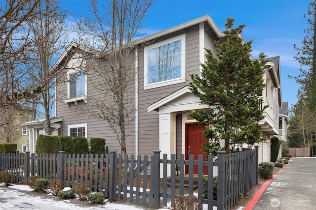 view of front of house with a fenced front yard