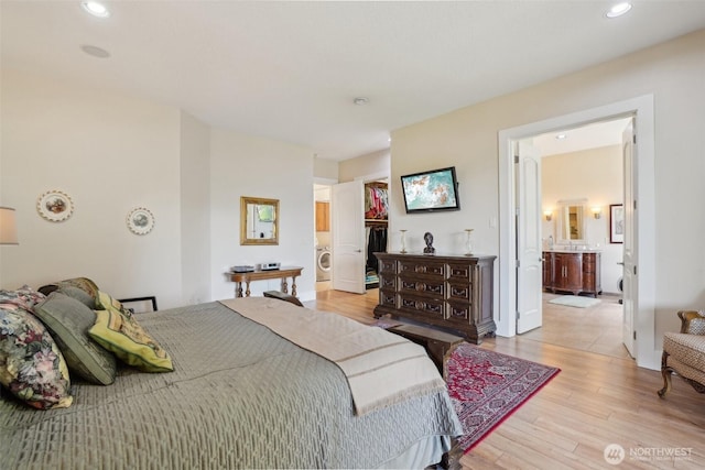 113 Northridge Dr, Ridgefield, WA 98642 - bedroom featuring connected bathroom, a walk in closet, light wood-style floors, recessed lighting, and washer / dryer