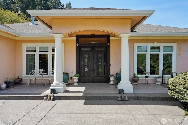 113 Northridge Dr, Ridgefield, WA 98642 - doorway to property with roof with shingles, covered porch, and stucco siding