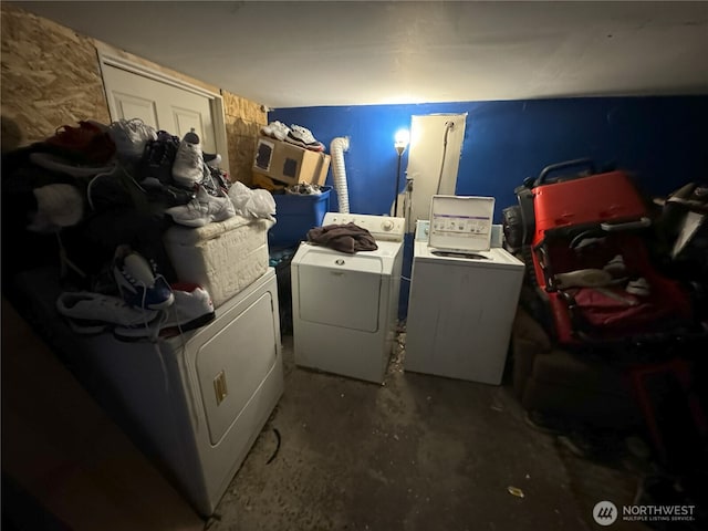 washroom featuring laundry area and washing machine and dryer