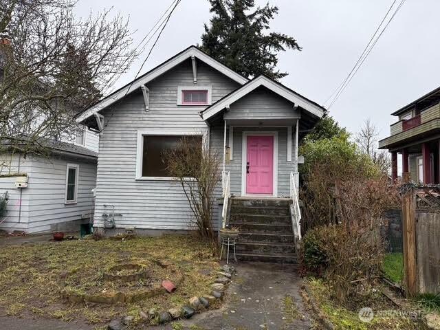 bungalow-style house featuring entry steps