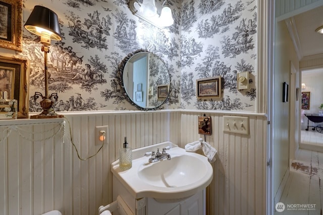 34800 J Pl, Ocean Park, WA 98640 - bathroom featuring a wainscoted wall, crown molding, vanity, and wallpapered walls