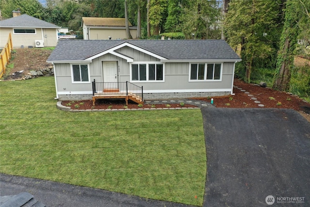 single story home with crawl space, a front lawn, and roof with shingles