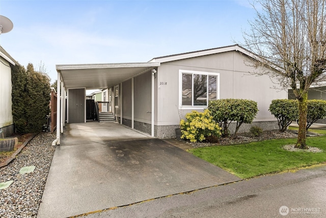 view of front facade featuring crawl space, driveway, and an attached carport