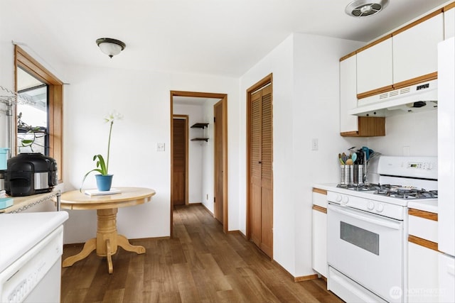 kitchen featuring under cabinet range hood, dark wood-style flooring, white cabinets, light countertops, and gas range gas stove