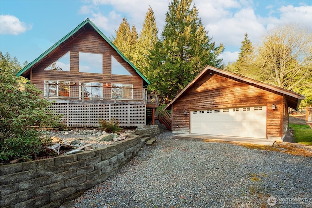 view of front of home with a detached garage and an outdoor structure