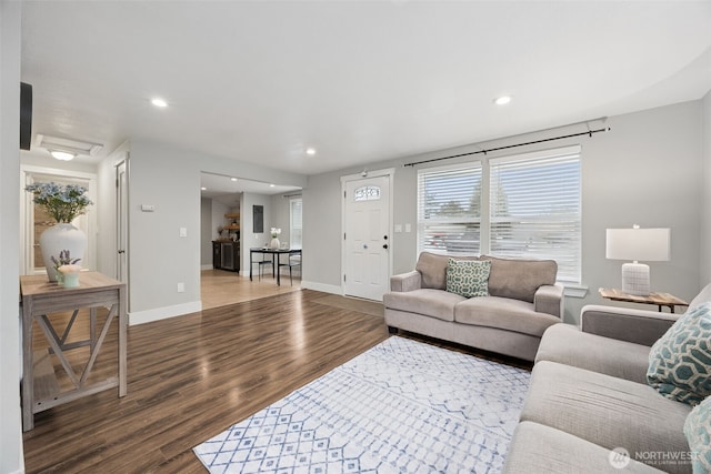 living area featuring recessed lighting, wood finished floors, and baseboards