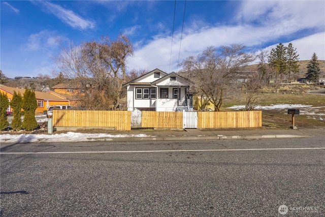 bungalow-style home featuring a fenced front yard